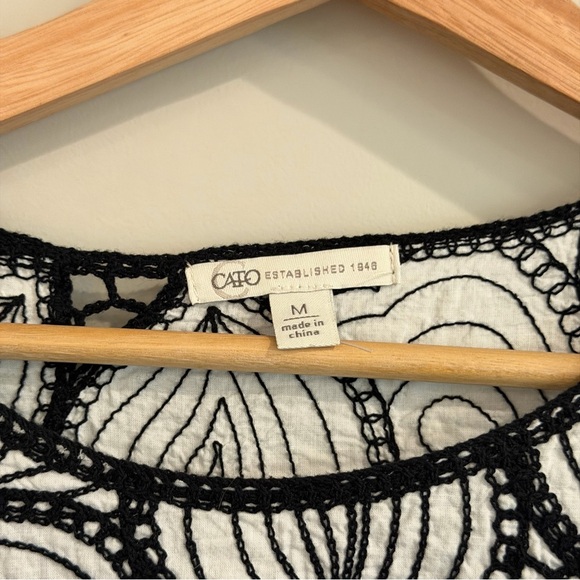 Cato Floral Black White Crochet Cotton Top Size Medium - Picture 3 of 7